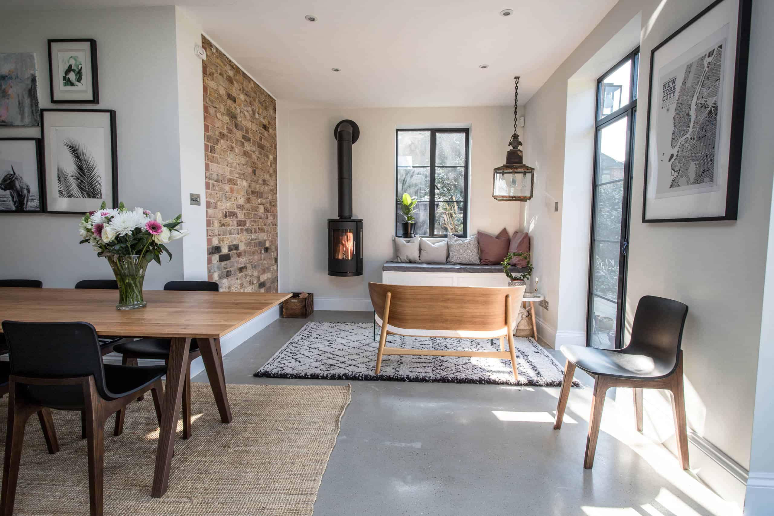 COSY OPEN PLAN LIVING