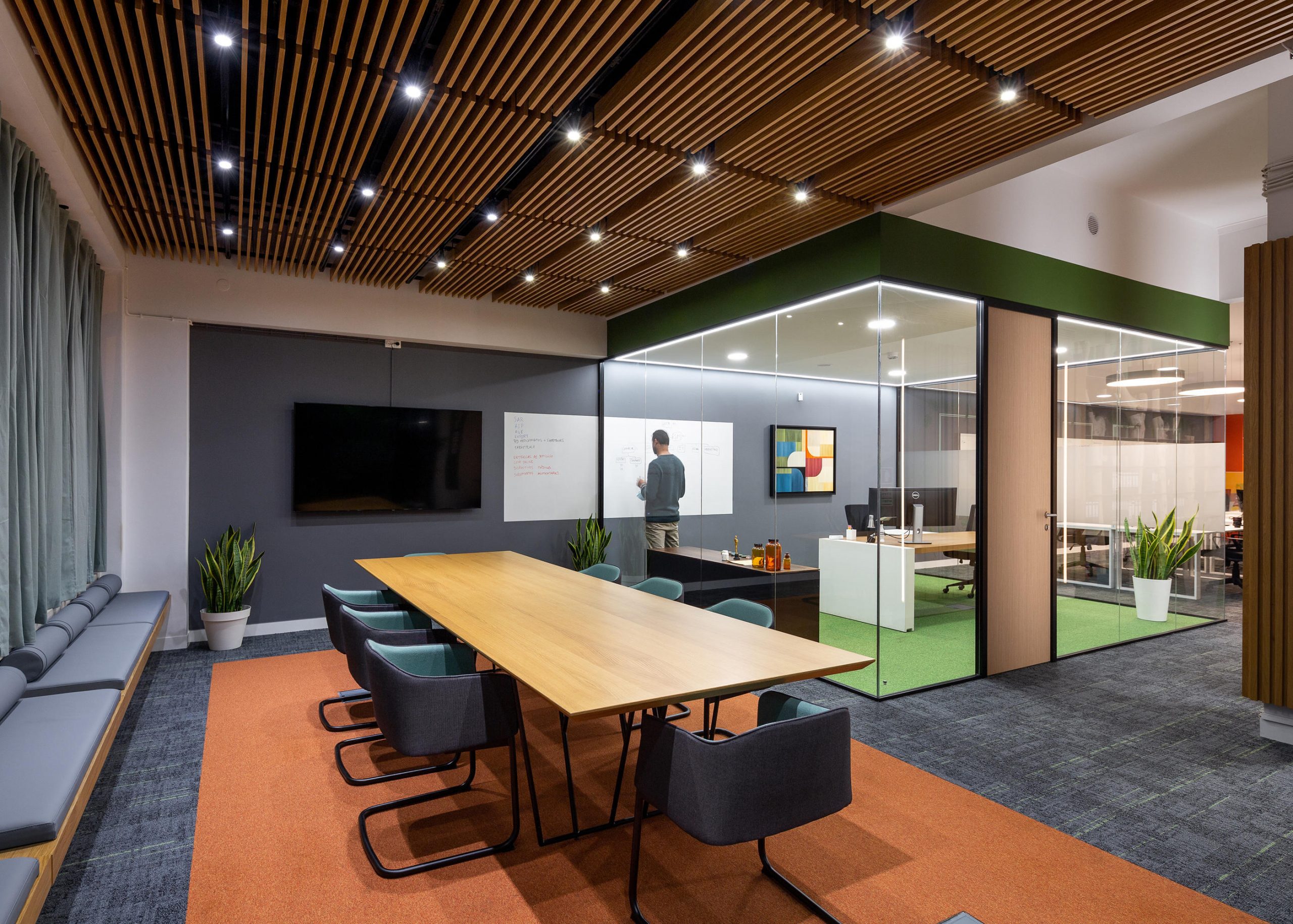 COLOUR IN OFFICE SPACES